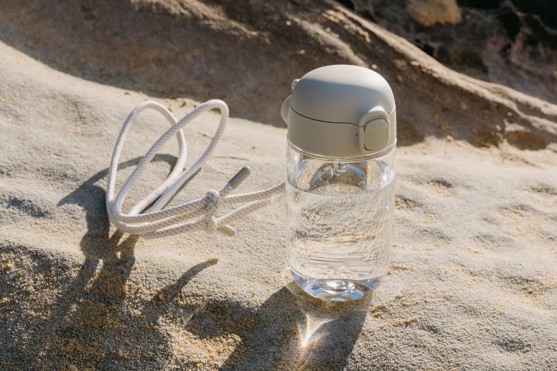 軽くて割れにくい